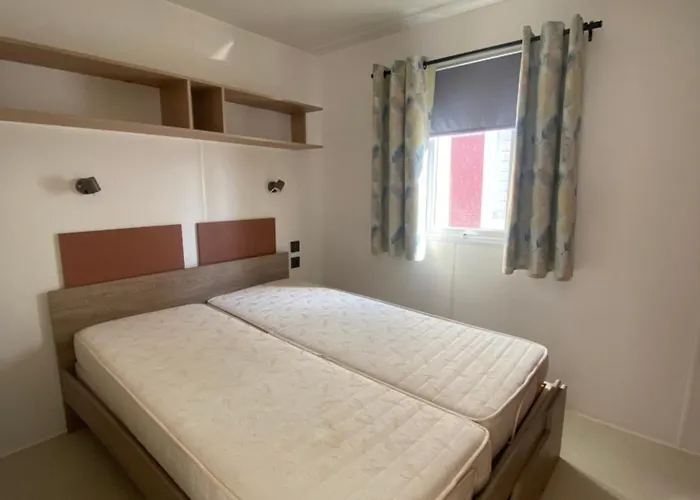 Emplacement Exceptionnel Et Rare Sur La Plage! Camping *